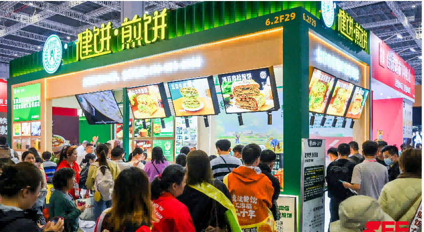 做餐饮加盟频频踩坑？6大行业拷问，对话东池便当、蒙自源品牌话事人，拆解餐饮连锁生存逻辑...